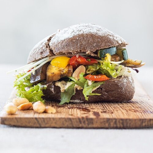 Lunch box met gegrilde groente Lunch box met gegrilde groente